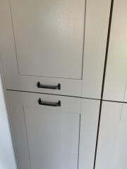 plain white quartz or grey veins quartz ?