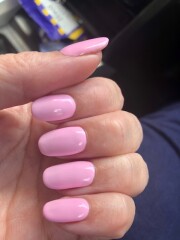 What colour nails and toenails for holiday?