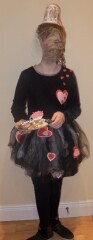 Help me find -or create - a Queen of Hearts Costume for DD12