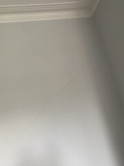 Cracks in walls after heatwave 