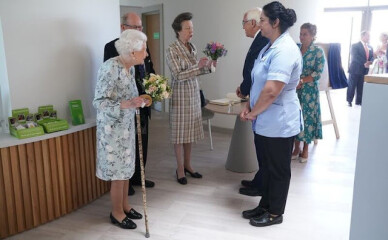 Royal Style - Bring out the Baubles! We'll wear your jewellery if you don't want to! 