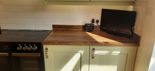 AIBU to want an upstand and tiles in my new kitchen? 