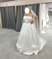 Should I buy this wedding dress..?