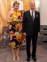 Royal Style - Bring out the Baubles! We'll wear your jewellery if you don't want to! 