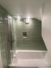 Show me your very small bathrooms please!