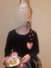 Help me find -or create - a Queen of Hearts Costume for DD12