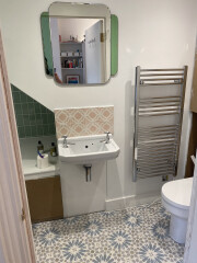 Show me your very small bathrooms please!