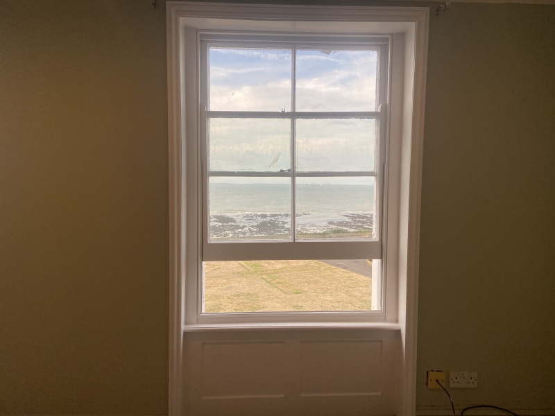 What blinds for noise, light and warmth!