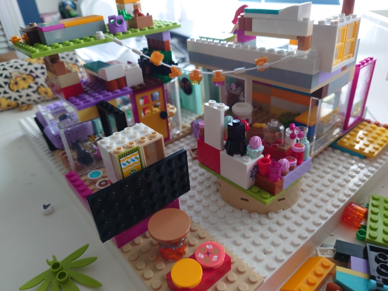 Share with LEGO your children’s most imaginative creations - £200 LEGO voucher to be won