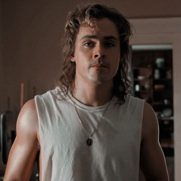 Sleeveless T-shirt and swimming shorts 