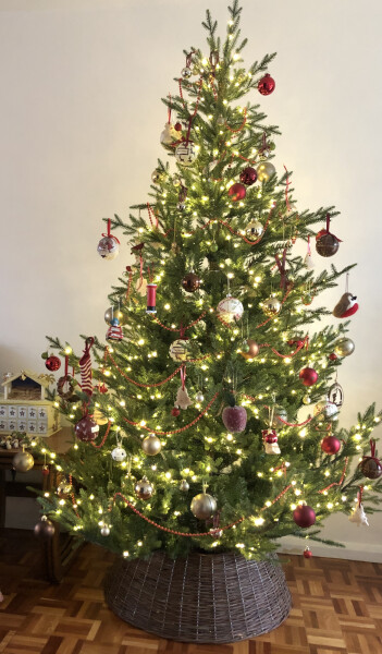 Recommend me a great artificial Christmas tree