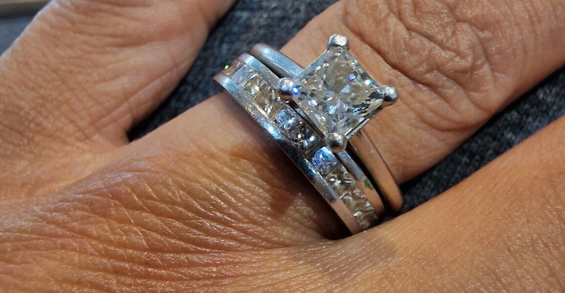 Engagement ring pondering