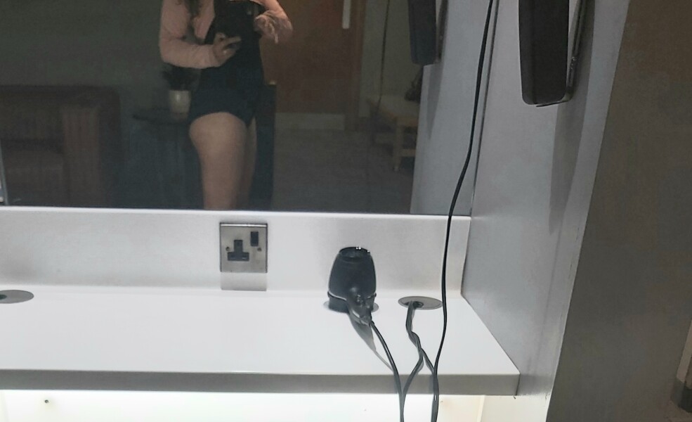 Does tummy look big in this swimsuit?