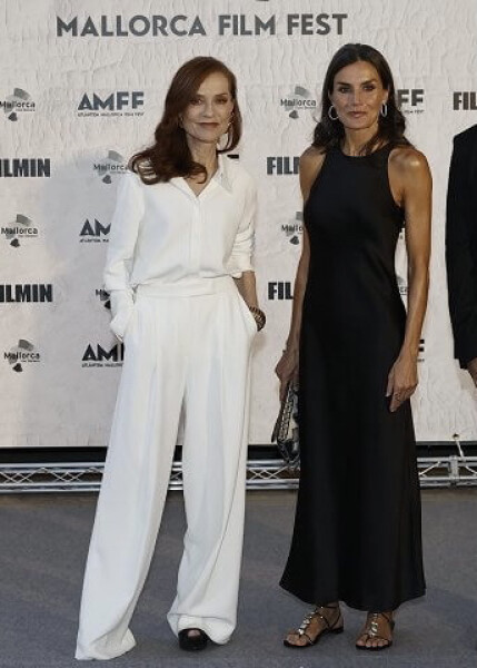 Royal Style - Bring out the Baubles! We'll wear your jewellery if you don't want to! 