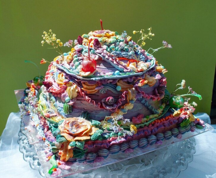 Lopsided cake trend