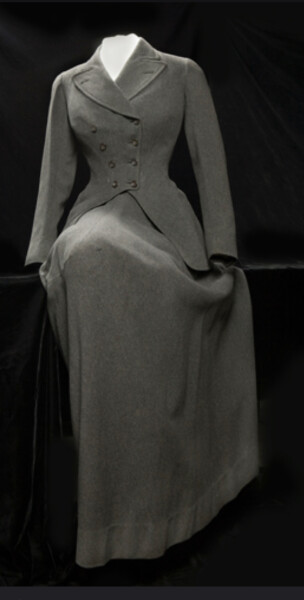 Is this outfit historically plausible?