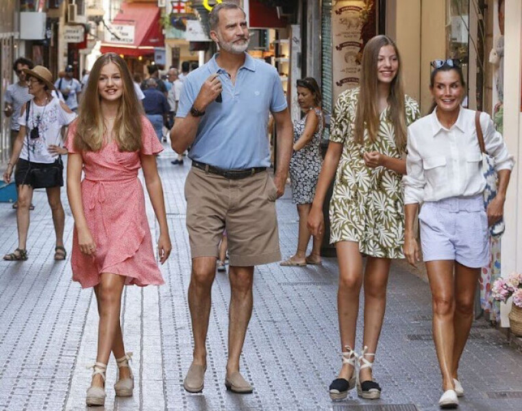 Royal Style - Bring out the Baubles! We'll wear your jewellery if you don't want to! 