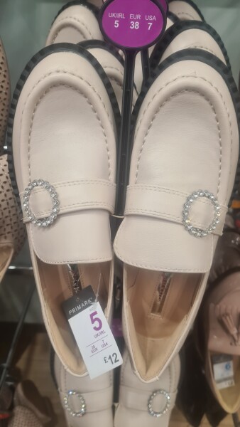 Could someone have a go at finding a pair of something like these shoes, please...?