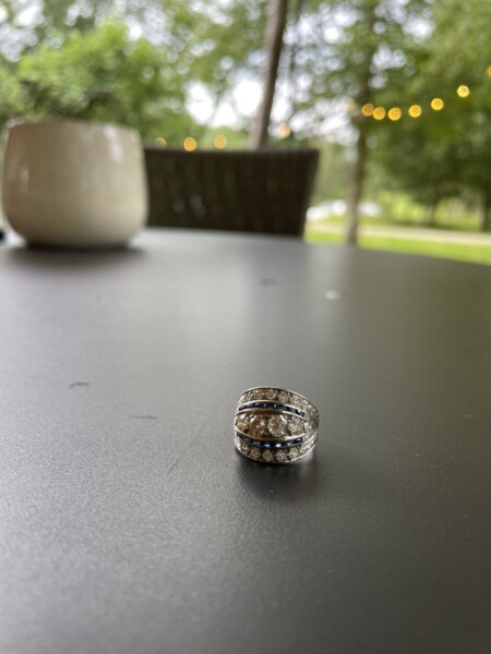 Anyone around with knowledge of antique jewellery?