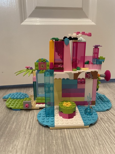 Share with LEGO your children’s most imaginative creations - £200 LEGO voucher to be won