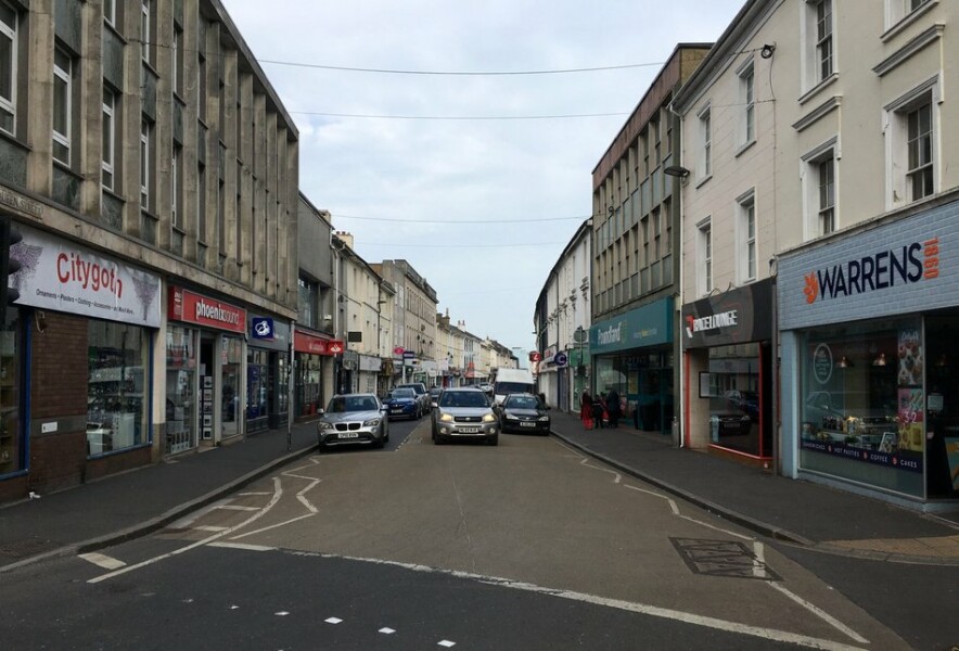 Are there any decent, liveable seaside towns in UK which aren’t silly expensive or horribly rundown?