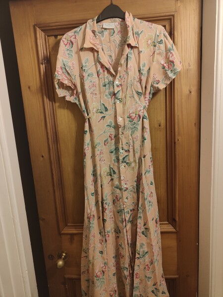 Wedding guest 90s theme