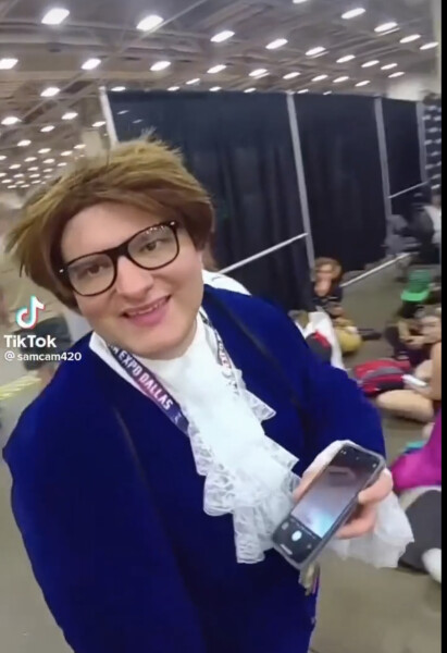 To say DS cannot cosplay