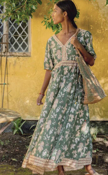 Help me find this dress please. 