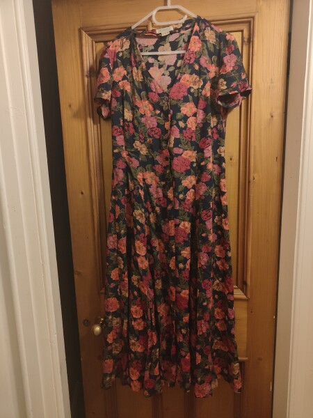 Wedding guest 90s theme