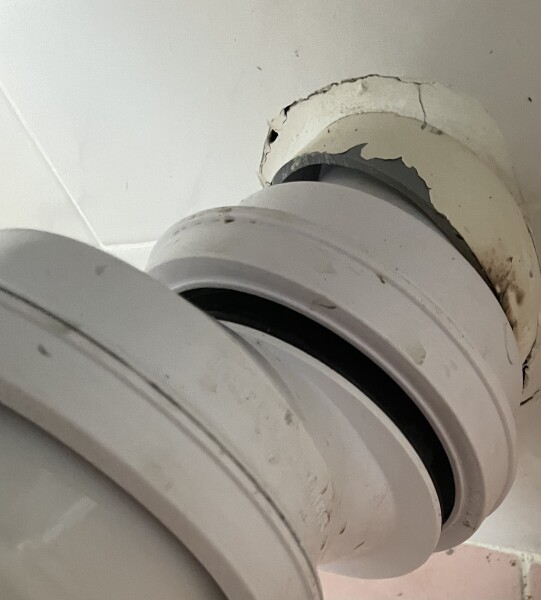 Toilet waste not sealed properly 