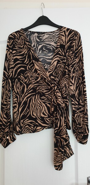 Is this appropriate for evening wedding reception?