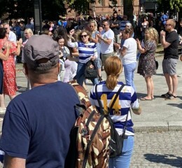 To show you what a few traffic-stopping Mumsnetters got up to in the sun today?