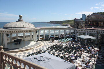 Are there any decent, liveable seaside towns in UK which aren’t silly expensive or horribly rundown?