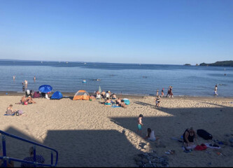 Are there any decent, liveable seaside towns in UK which aren’t silly expensive or horribly rundown?