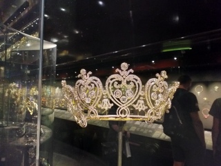 Royal Style - Bring out the Baubles! We'll wear your jewellery if you don't want to! 