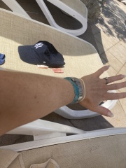 Women who use fake tan on holiday - help!