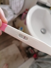 4 weeks pregnant and faint lines still