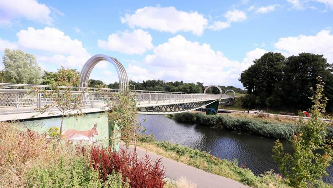 Police officers 'shared images of person who died by suicide' - Warning: graphic descriptions