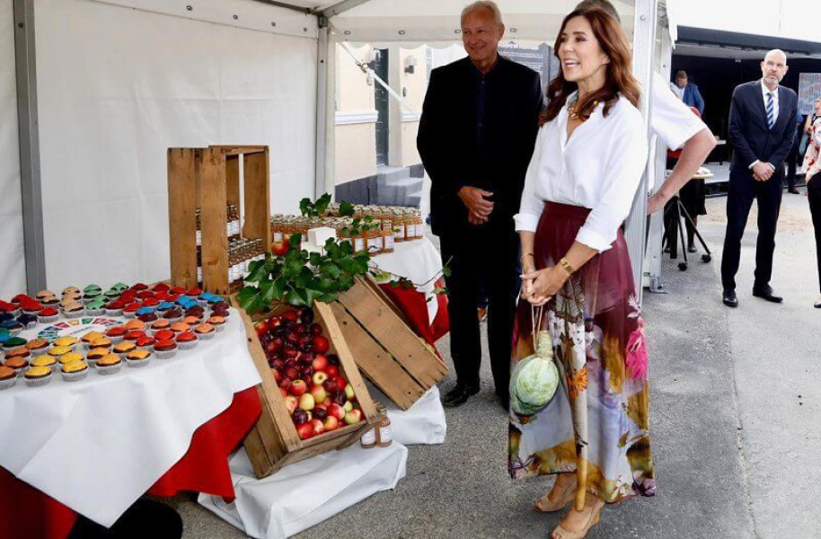 Royal Style - Bring out the Baubles! We'll wear your jewellery if you don't want to! 