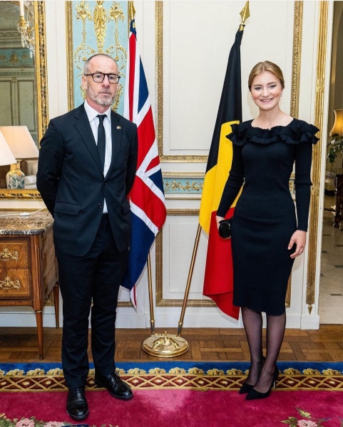 Royal Style - Bring out the Baubles! We'll wear your jewellery if you don't want to! 