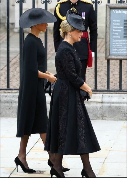 Royal Style - Farewell, Elizabeth - lady of style