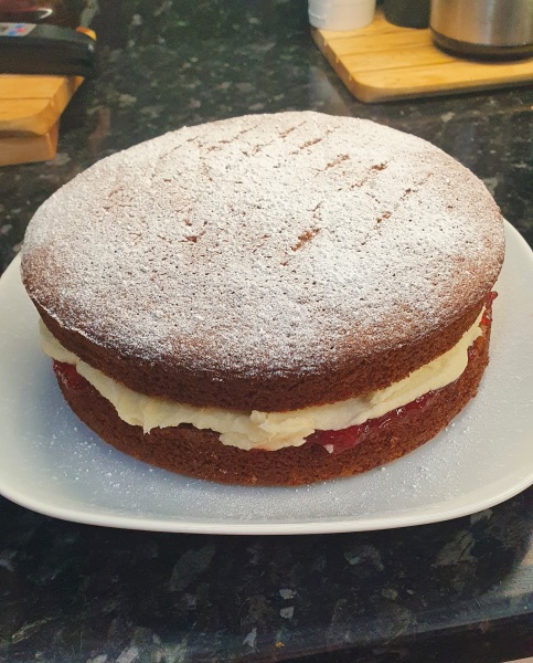 Need help with baking a "naked" cake please.  