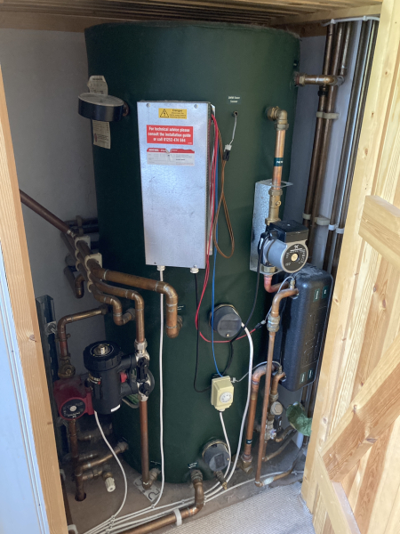 How does a hot water tank work?