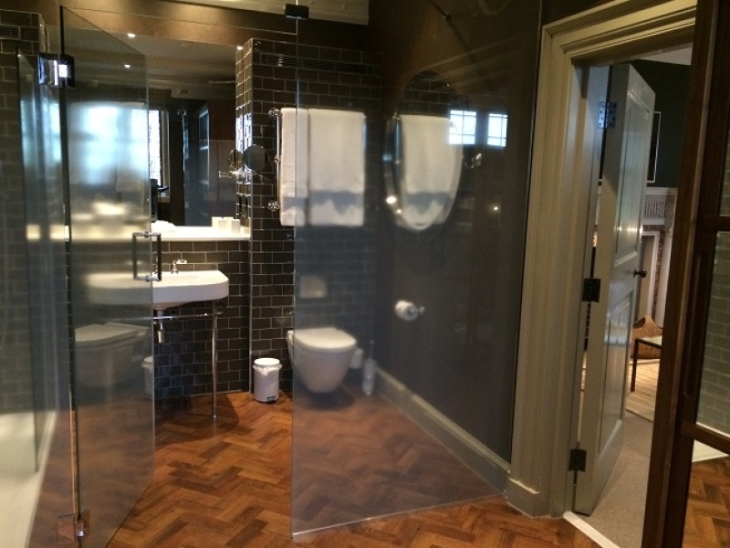 To feel uncomfortable using this Hotel toilet?