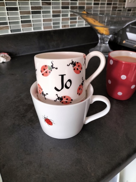 How to separate these two mugs?