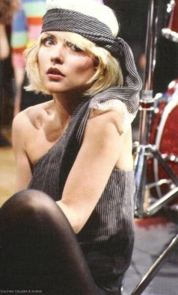 Les Parisiennes des Mamansnet: Always Have a Ball Gown at the Ready in Celebration of Your Enemy's Demise