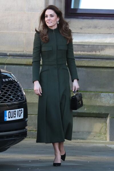 What shoes to wear to work with bare legs