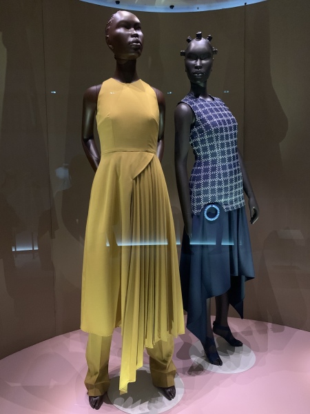 Les Parisiennes des Mamansnet: Always Have a Ball Gown at the Ready in Celebration of Your Enemy's Demise