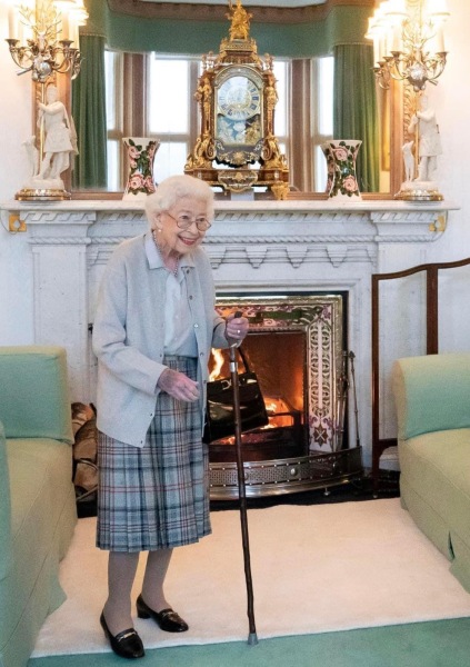 Royal Style - Bring out the Baubles! We'll wear your jewellery if you don't want to! 