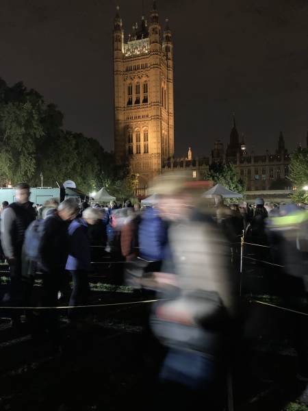 anyone queuing to see the coffin in London atm?